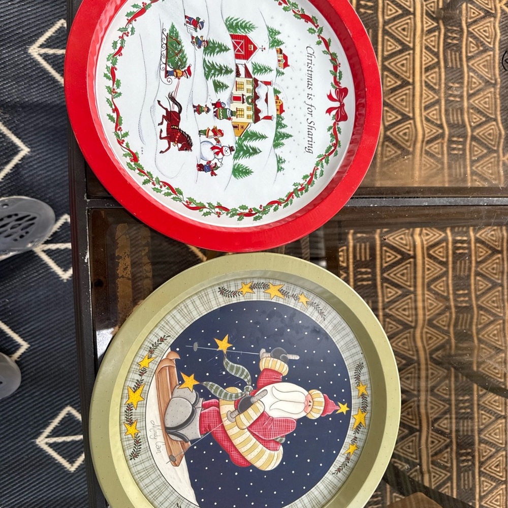 Festive Holiday Plates Set - Red and Green